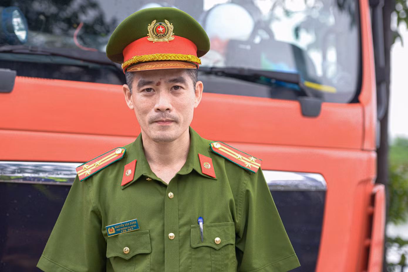 "Thông qua buổi diễn tập, chúng tôi cũng mong muốn làm sao vừa tuyên truyền huấn luyện để lực lượng tại chỗ gồm tổ liên gia, lực lượng PCCC cơ sở sau đó là lực lượng dân phòng của xã tham gia công tác chữa cháy ban đầu sao cho đảm bảo, hiệu quả nhất", Thượng tá Nguyễn Văn Dũng - Phó trưởng Công an huyện Quốc Oai (Hà Nội) chia sẻ.