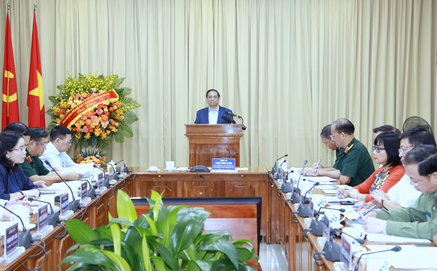 Thủ tướng Chính phủ Phạm Minh Chính nhất trí với đề xuất của BQL Lăng tiếp tục mở cửa Lăng Chủ tịch Hồ Chí Minh trở lại, đón đồng bào và khách quốc tế vào viếng Bác từ ngày 13/8/2024, sau khi tạm đóng cửa tiến hành tu bổ từ ngày 10/6/2024.