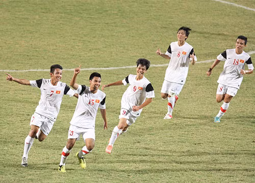 Độ tuổi nào phải thi đấu ở sân chơi đó.