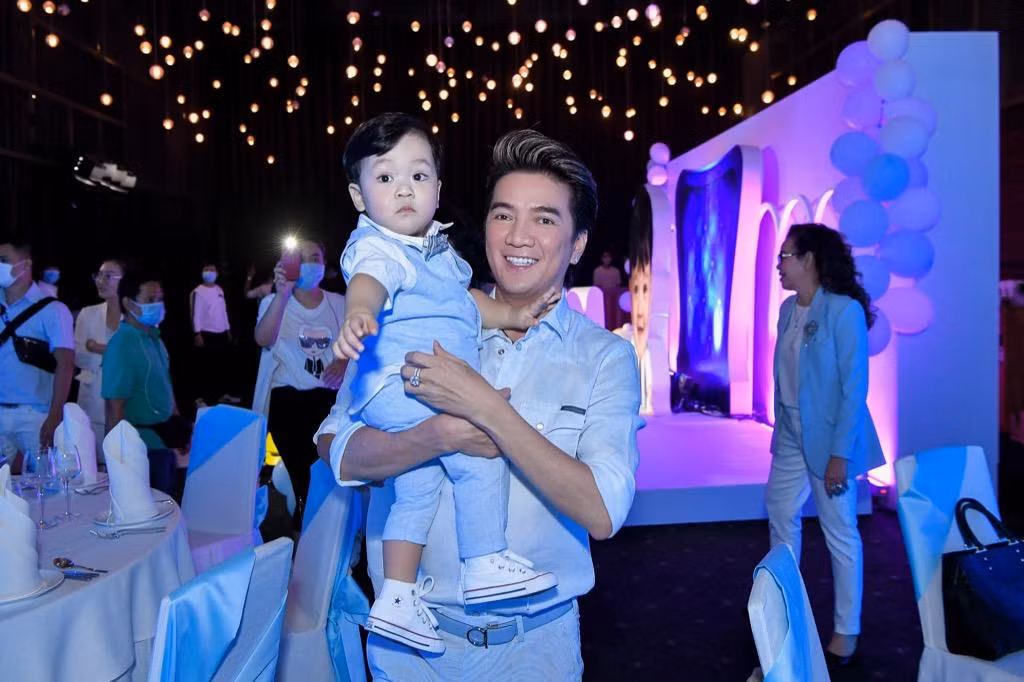 Đàm Vĩnh Hưng và con trai Polo Huỳnh