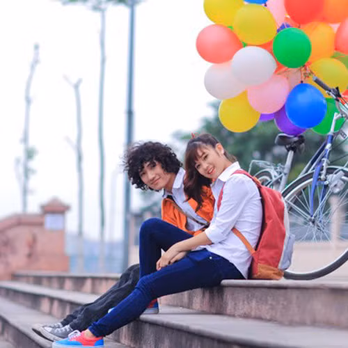Fox Phạm và Hoàng Yến Chibi trong MV Ngây ngô
