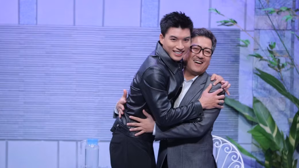 HIEUTHUHAI nhanh chóng trở thành tâm điểm của nhiều chương trình truyền hình thực tế, đắt show quảng cáo. HIEUTHUHAI nhanh chóng trở thành tâm điểm của nhiều chương trình truyền hình thực tế, đắt show quảng cáo.