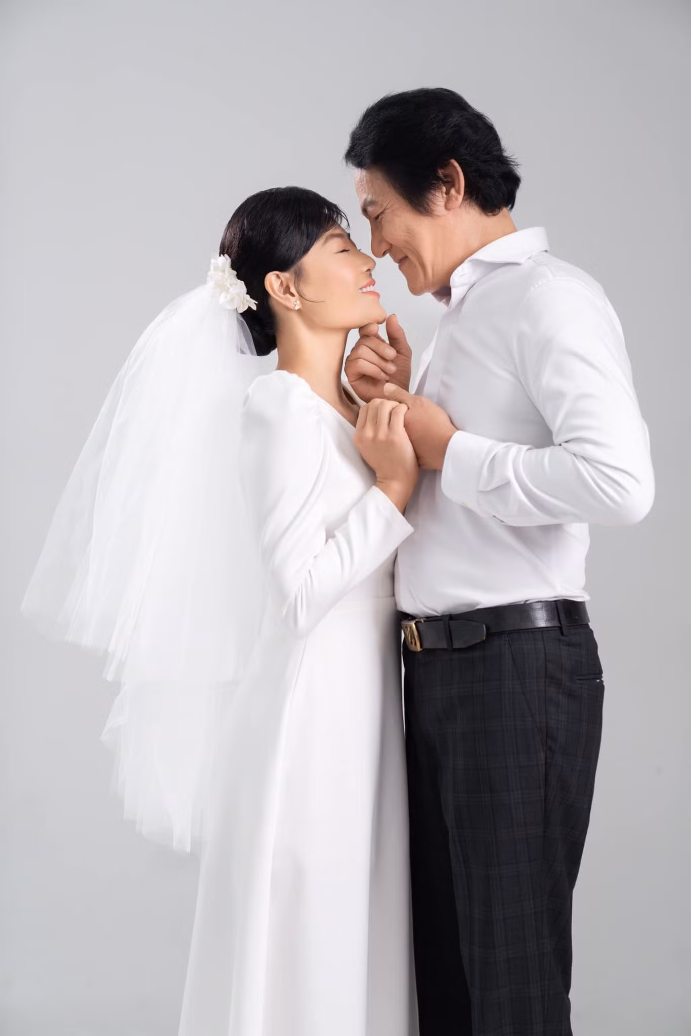 NSƯT Hoàng Hải chia sẻ ảnh cưới của nhân vật Lưu và Luyến (Thanh Hương) trong phim Cuộc đời vẫn đẹp sao.
