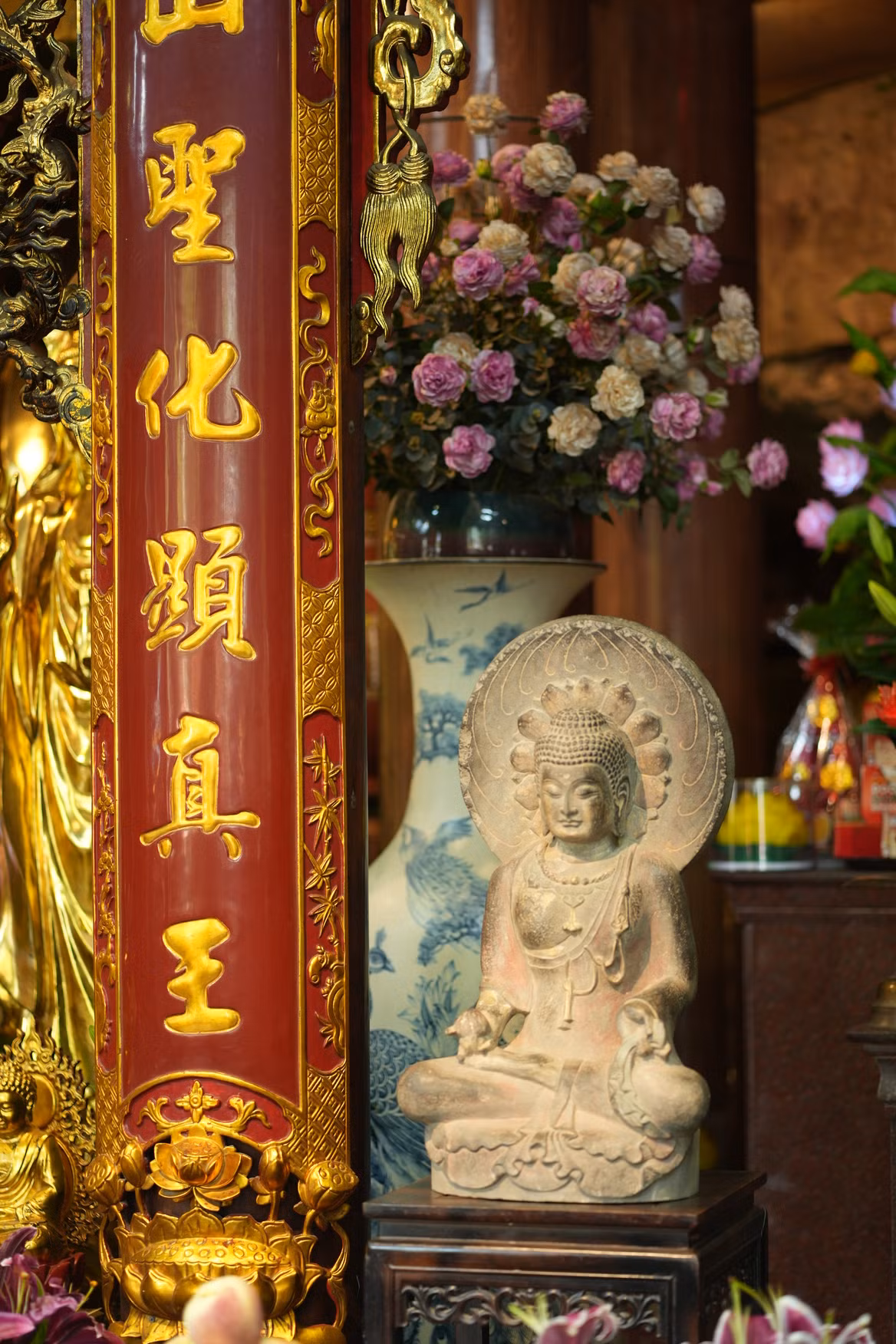Trải qua nhiều thăng trầm cùng với lịch sử dựng nước và giữ nước, chùa Hang hiện nay không còn nằm cheo leo trên bờ biển mà đã lùi xa cách khuôn viên chùa cũ hơn 100 m. Nhận thức được chùa Hang là một di sản văn hóa quan trọng nên Ban quản lý chùa cùng cơ quan quản lý văn hóa quận, thành phố quan tâm bảo tồn, tôn tạo thường xuyên.