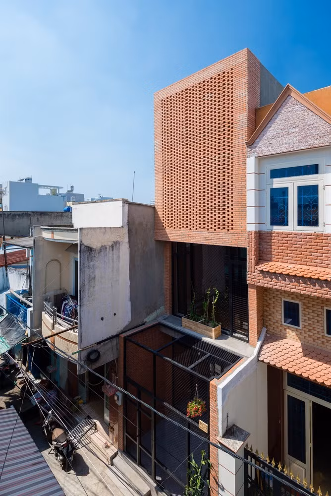 Đây là một ngôi nhà nhỏ có diện tích 3,5mx7m, trong cộng đồng người Việt gốc Hoa tại quận Bình Tân (TP HCM)