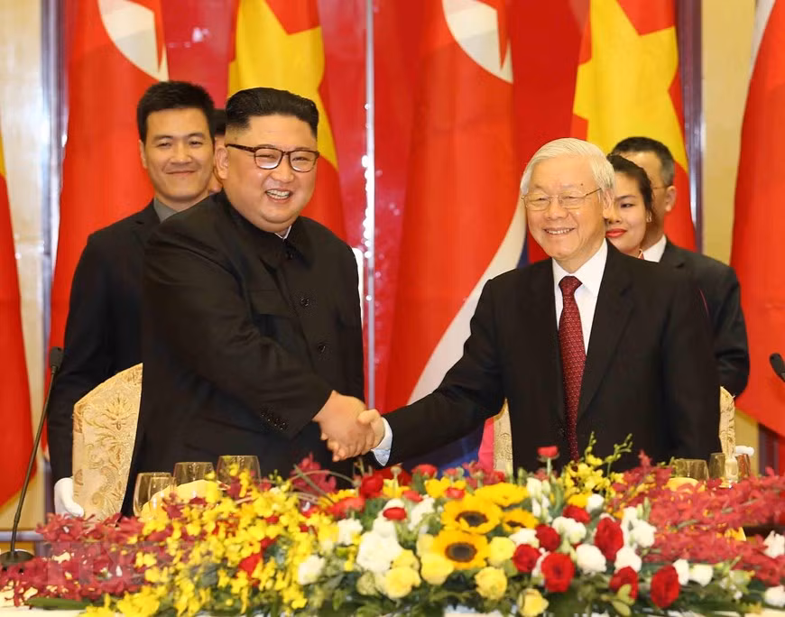 Chủ tịch Triều Tiên Kim Jong Un lên tàu về nước ảnh 27 Chủ tịch Triều Tiên Kim Jong Un lên tàu về nước ảnh 27