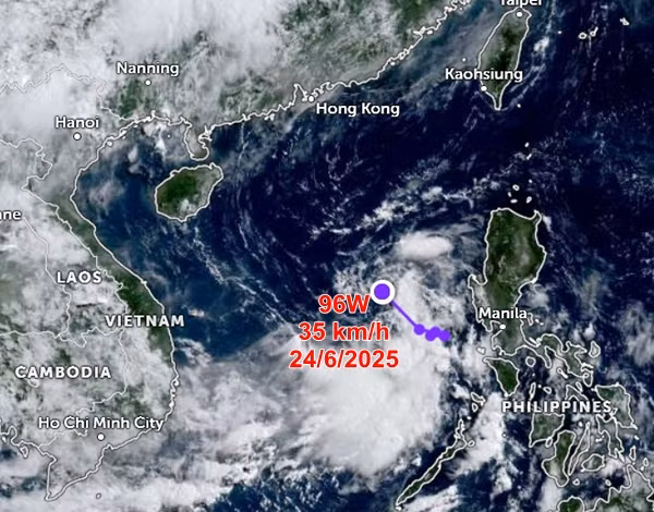 Vị trí của vùng áp thấp 96W vào sáng nay, 24/6. Ảnh: Zoom Earth, JMA/ NOAA/ CIRA.