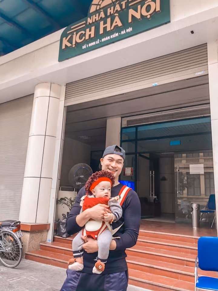 Hai bố con Duy Hưng ngoài đời