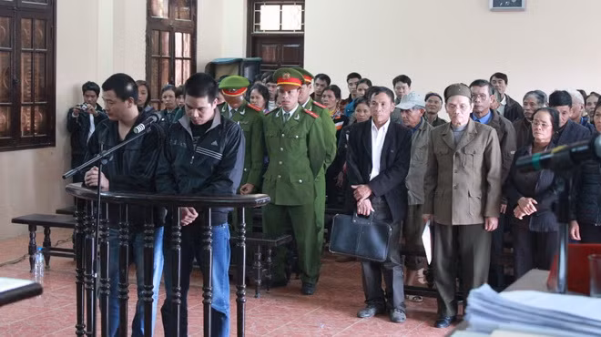 Các bị cáo nghe tuyên án tại phiên tòa