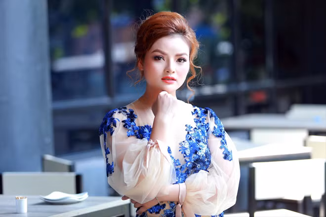 Quán quân Giọng hát hay Hà Nội và người mẹ tha hương ảnh 1