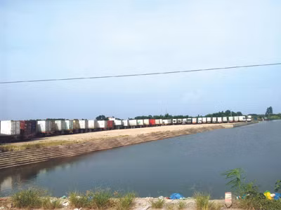 Container tồn đọng chất đầy khắp Móng Cái