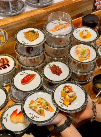 Khách hàng có thể tìm thấy mọi loại sushi yêu thích tại Mikado Sushi. Khách hàng có thể tìm thấy mọi loại sushi yêu thích tại Mikado Sushi.