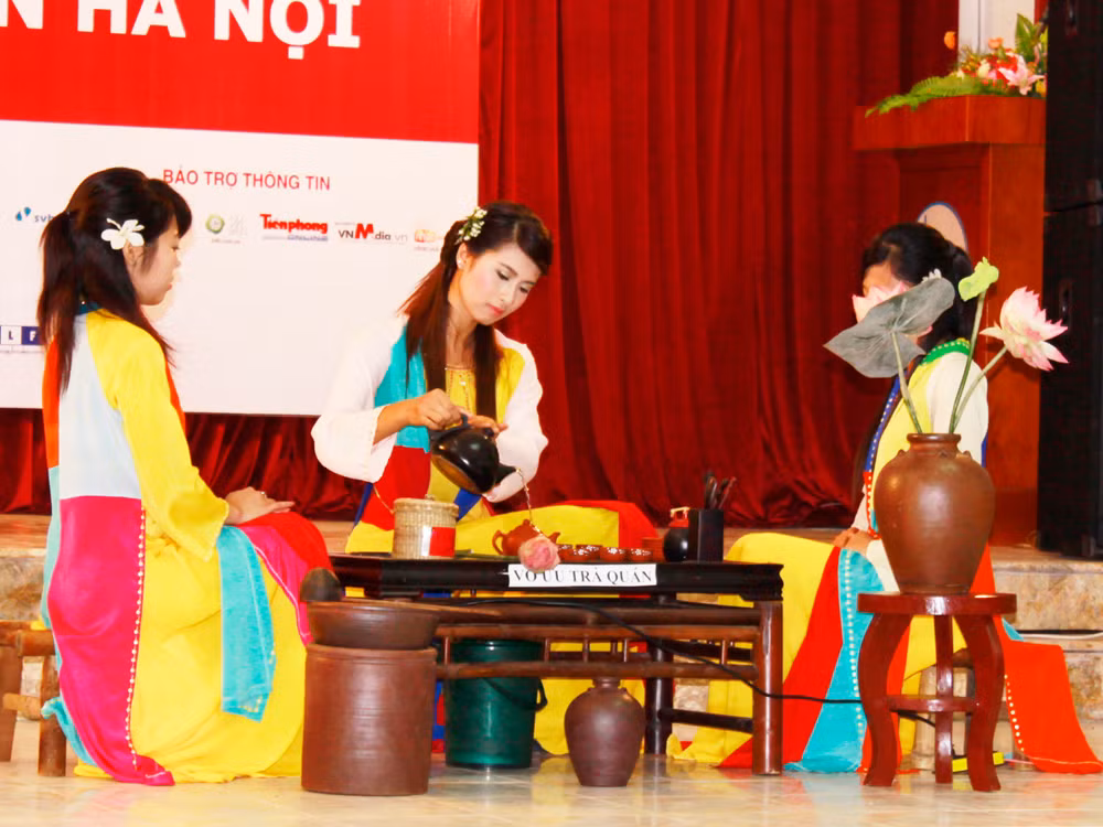 "Trà đạo" của Nguyễn Trâm Anh (ĐH Luật Hà Nội).