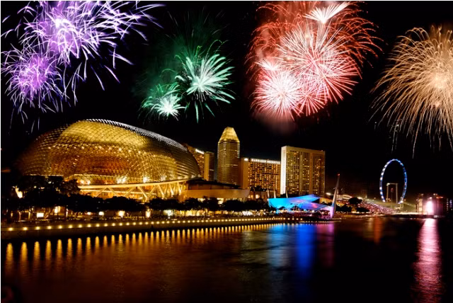 Nhà cao ốc ở Singapore Khu trung tâm mua sắm Nhà hát Esplanade