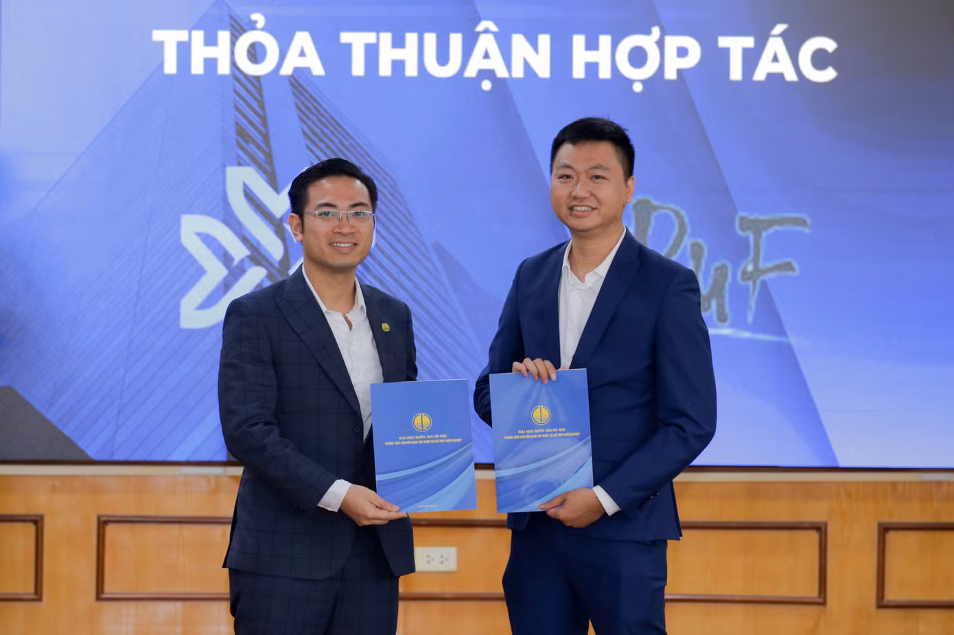 Lễ trao thỏa thuận hợp tác giữa CSK và các đối tác. (Ảnh: Nguyên Lê) Lễ trao thỏa thuận hợp tác giữa CSK và các đối tác. (Ảnh: Nguyên Lê)