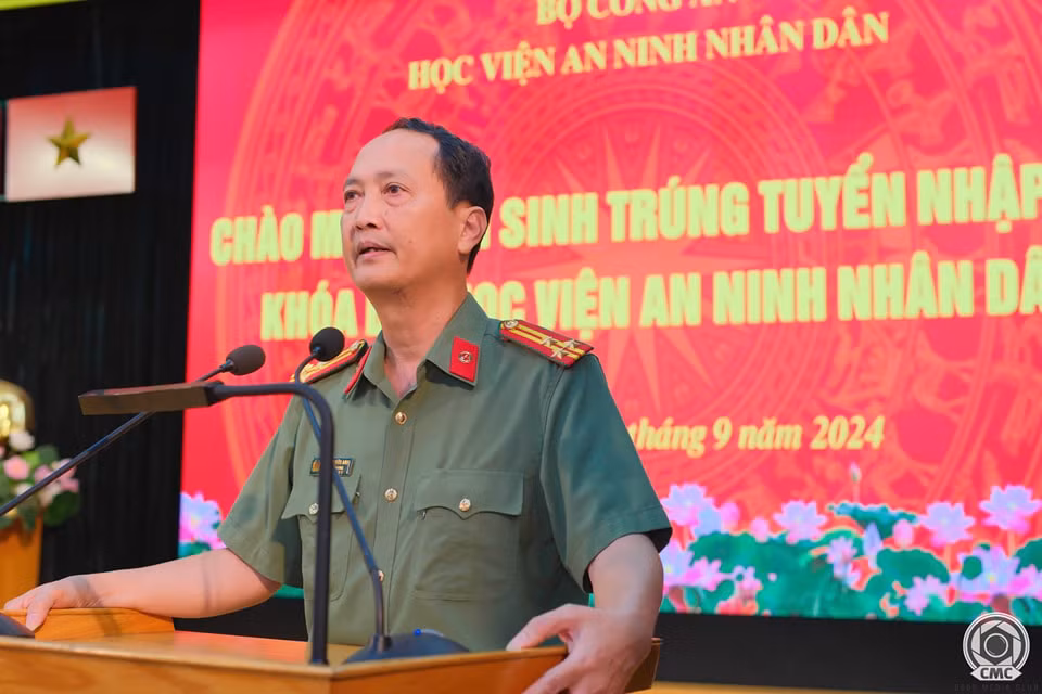 Đồng chí Thượng tá Nguyễn Hữu Anh phát biểu chỉ đạo trong buổi lễ.