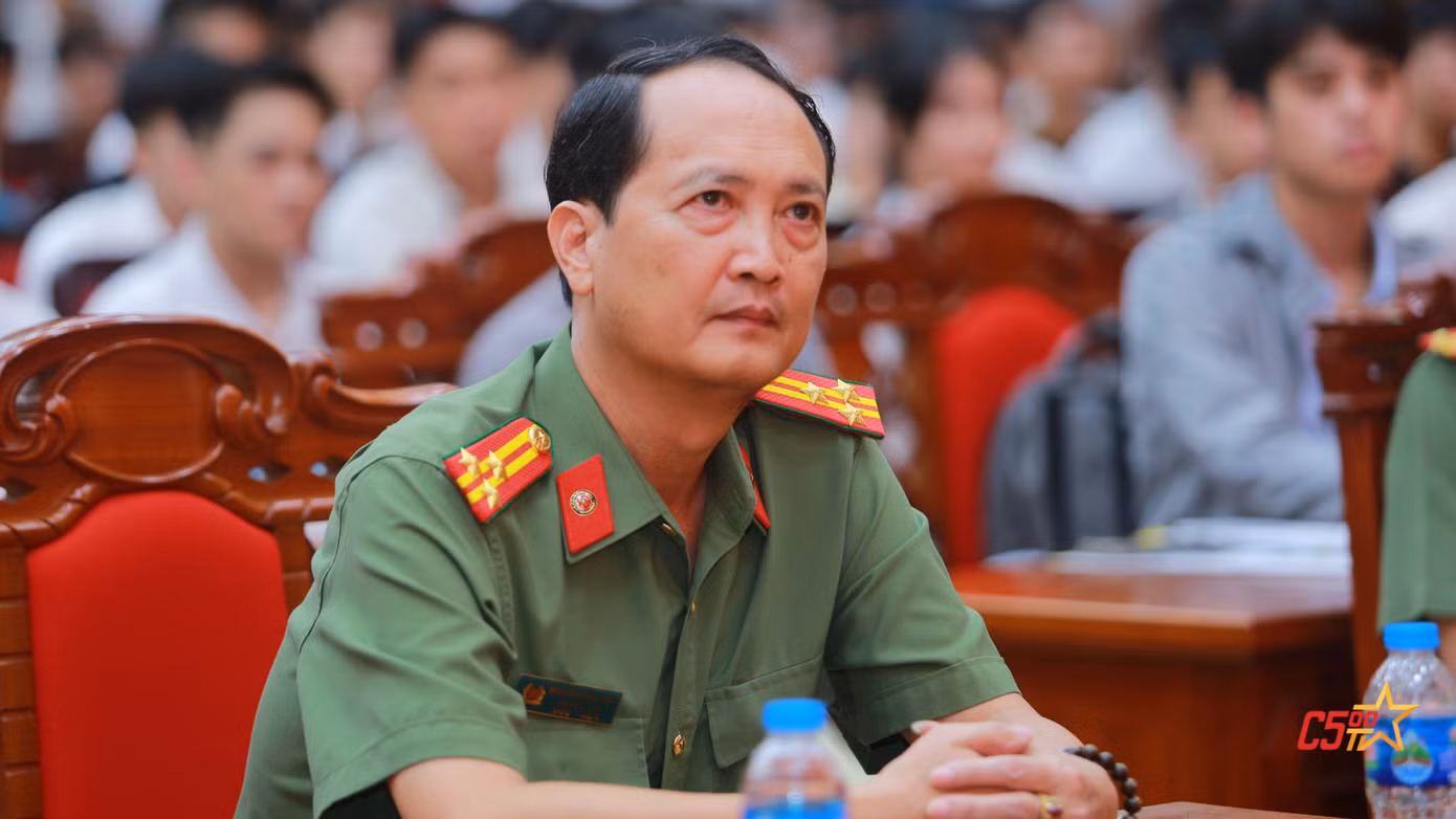 Lãnh đạo và các cán bộ quản lí của Học viện tham dự buổi lễ nhập học khóa mới năm học 2024-2025.