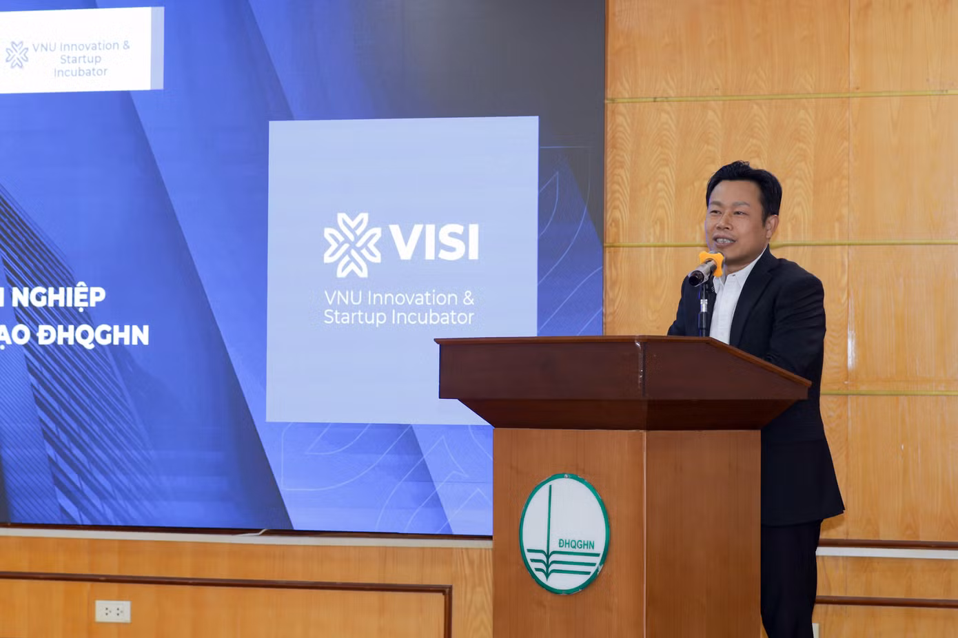 GS.TS Lê Quân cho biết, tinh thần khởi nghiệp phải luôn gắn liền với đổi mới sáng tạo, tri thức và ứng dụng khoa học công nghệ. (Ảnh: Nguyên Lê) GS.TS Lê Quân cho biết, tinh thần khởi nghiệp phải luôn gắn liền với đổi mới sáng tạo, tri thức và ứng dụng khoa học công nghệ. (Ảnh: Nguyên Lê)