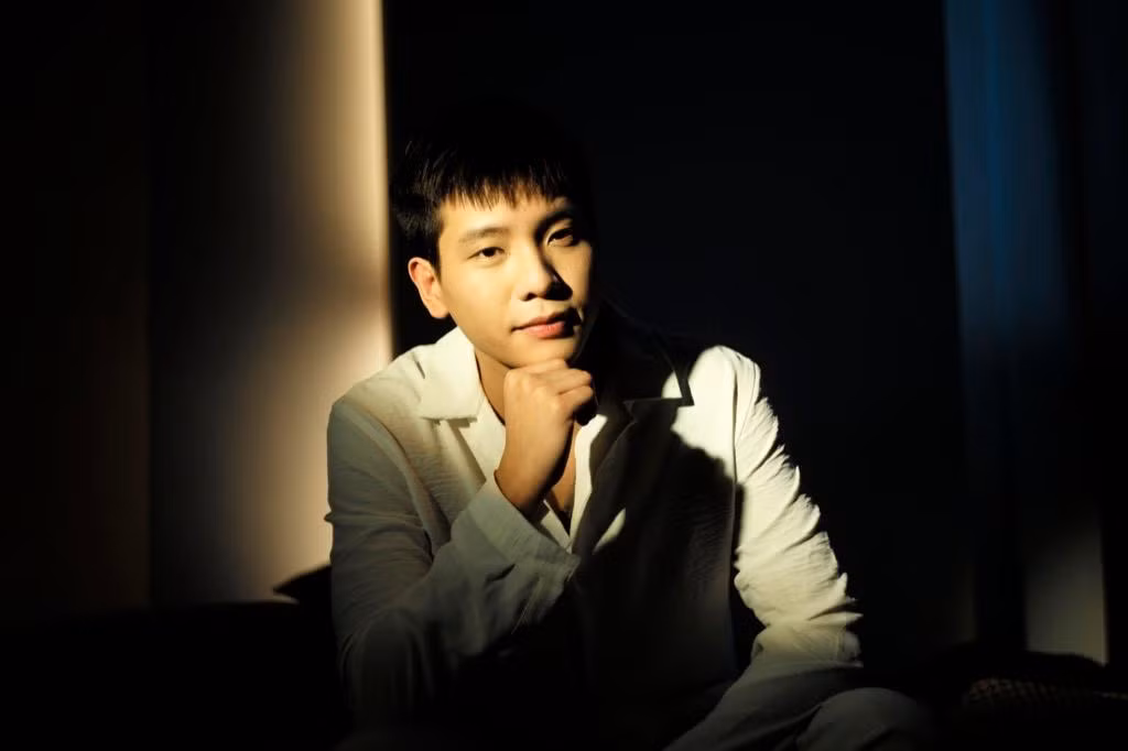 Nhắn Tới Khoảng Trời Em đánh dấu màn comeback của Quân A.P sau 6 tháng vắng bóng. Nhắn Tới Khoảng Trời Em đánh dấu màn comeback của Quân A.P sau 6 tháng vắng bóng.