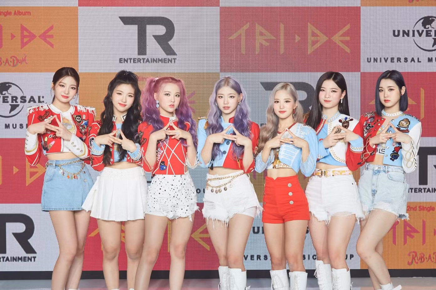 TRI.BE trong buổi showcase quảng bá CONMIGO TRI.BE trong buổi showcase quảng bá CONMIGO
