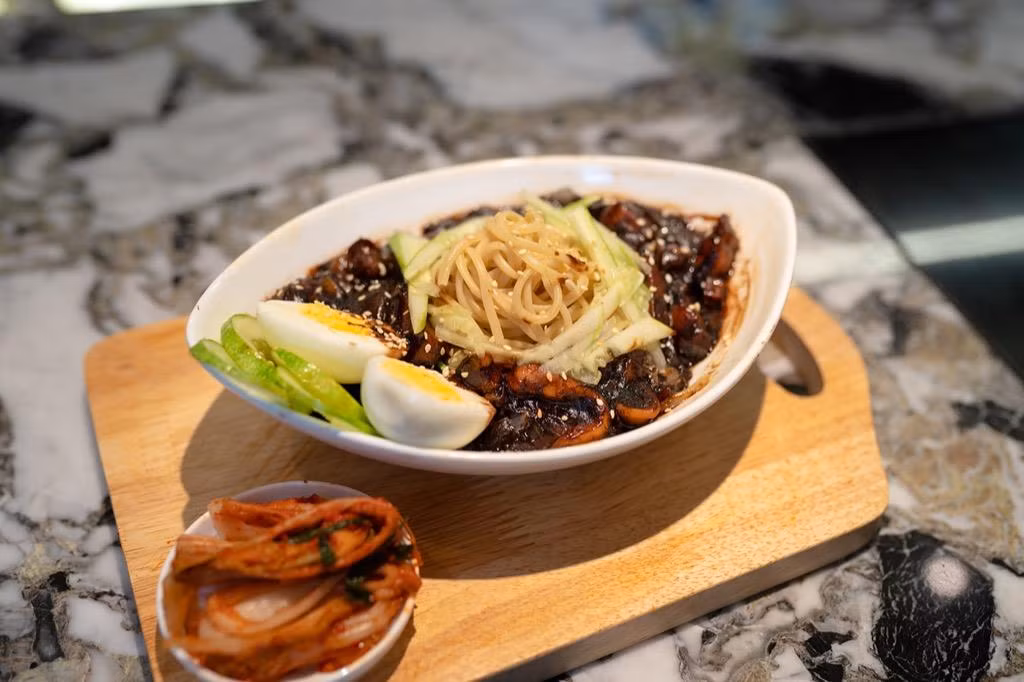 Món mì tương đen Hàn Quốc