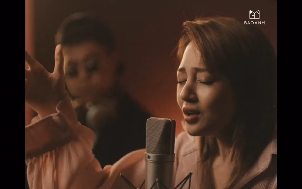 Bảo Anh sở hữu nhiều bản hit "lụy tim" như Sống Xa Anh Chẳng Dễ Dàng, Trái Tim Em Cũng Biết Đau, Mình Yêu Nhau Bao Lâu... Bảo Anh sở hữu nhiều bản hit "lụy tim" như Sống Xa Anh Chẳng Dễ Dàng, Trái Tim Em Cũng Biết Đau, Mình Yêu Nhau Bao Lâu...