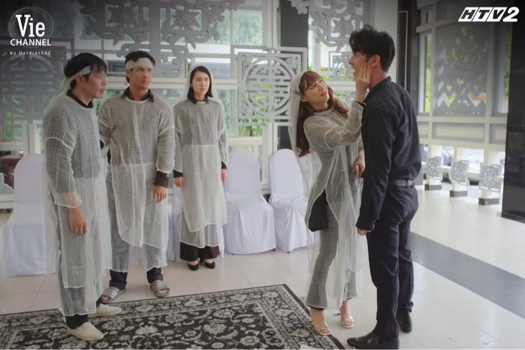 Trận cãi vã "động trời" trong Cây Táo Nở Hoa gây chú ý với màn diễn xuất nhập tâm của dàn diễn viên, đặc biệt là Song Luân. Trận cãi vã "động trời" trong Cây Táo Nở Hoa gây chú ý với màn diễn xuất nhập tâm của dàn diễn viên, đặc biệt là Song Luân.