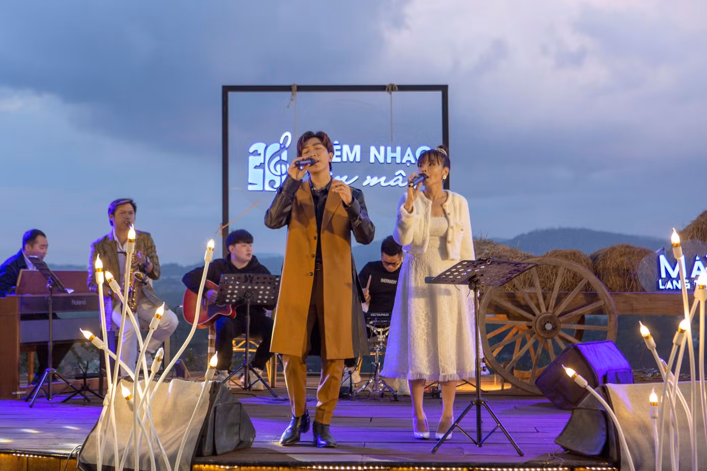Tăng Phúc - Trương Thảo Nhi song ca trong đêm diễn tại Đà Lạt.