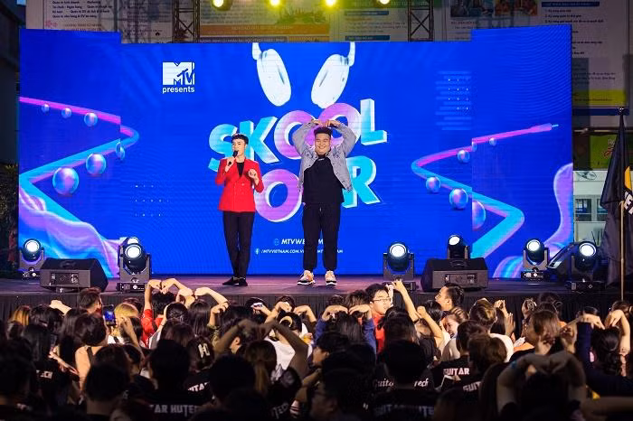 Yuno Bigboi “chiều lòng” các bạn sinh viên với loạt biểu cảm dễ thương Yuno Bigboi “chiều lòng” các bạn sinh viên với loạt biểu cảm dễ thương