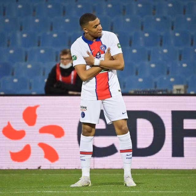 Động tác ăn mừng đặc trưng được Kylian Mbappe lấy cảm hứng cậu em Ethan