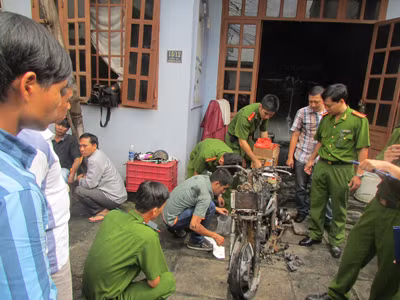 Lực lượng chức năng khám nghiệm điều tra nguyên nhân vụ hoả hoạn
