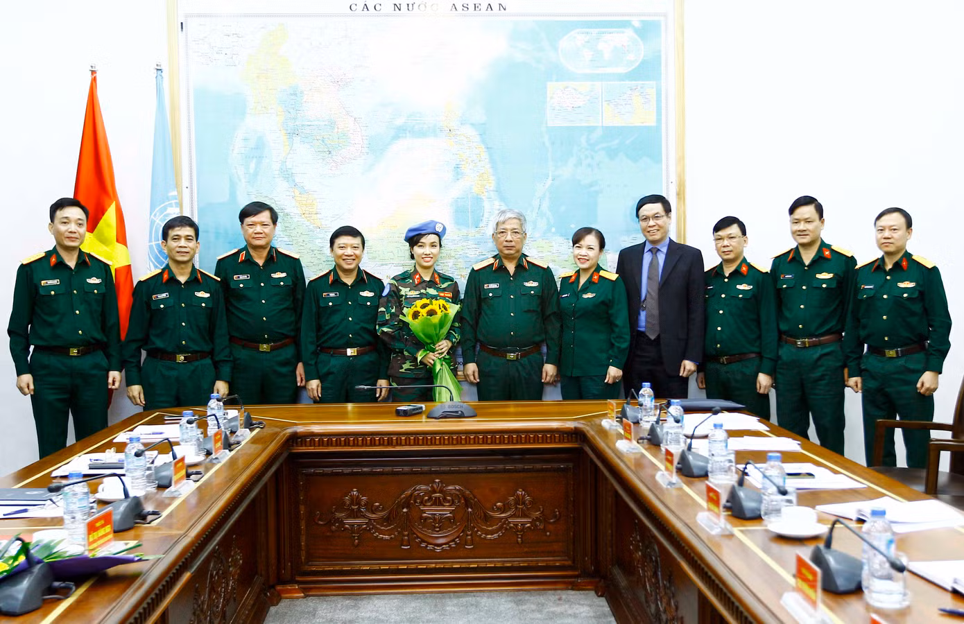 Trao quyết định cho nữ sĩ quan đầu tiên đi gìn giữ hoà bình LHQ ảnh 3