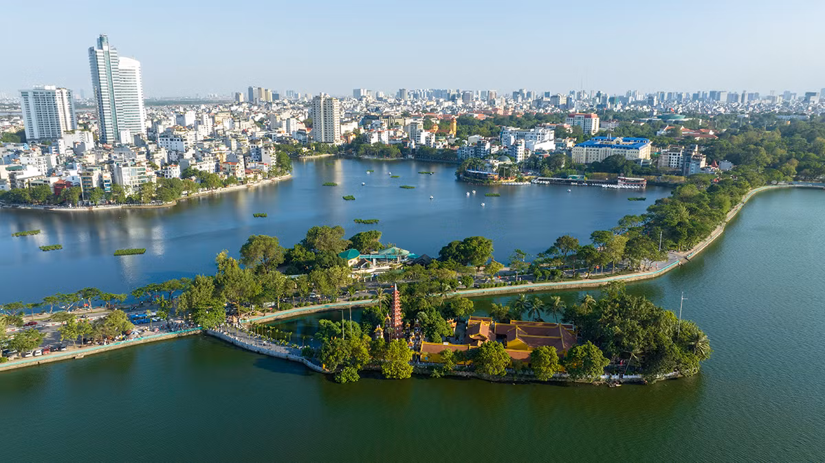 Thành phố đang triển khai nhiều biện pháp tu bổ, tôn tạo, giữ gìn, phát huy các giá trị, công trình lịch sử trên địa bàn thành phố. Trong ảnh là Tháp nước Hàng Đậu, Ga Hà Nội và chùa Trấn Quốc ven hồ Tây. Thành phố đang triển khai nhiều biện pháp tu bổ, tôn tạo, giữ gìn, phát huy các giá trị, công trình lịch sử trên địa bàn thành phố. Trong ảnh là Tháp nước Hàng Đậu, Ga Hà Nội và chùa Trấn Quốc ven hồ Tây.