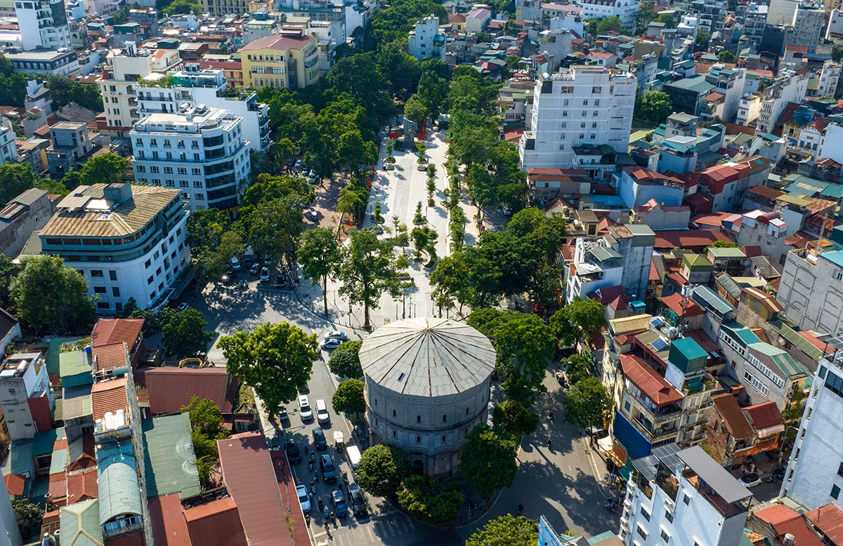 Thành phố đang triển khai nhiều biện pháp tu bổ, tôn tạo, giữ gìn, phát huy các giá trị, công trình lịch sử trên địa bàn thành phố. Trong ảnh là Tháp nước Hàng Đậu, Ga Hà Nội và chùa Trấn Quốc ven hồ Tây. Thành phố đang triển khai nhiều biện pháp tu bổ, tôn tạo, giữ gìn, phát huy các giá trị, công trình lịch sử trên địa bàn thành phố. Trong ảnh là Tháp nước Hàng Đậu, Ga Hà Nội và chùa Trấn Quốc ven hồ Tây.