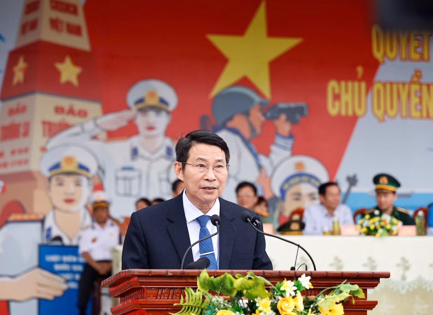 Phó Chủ tịch UBND tỉnh Khánh Hoà Đinh Văn Thiệu phát biểu giao nhiệm vụ cho đoàn công tác. Ảnh: Như Ý.
