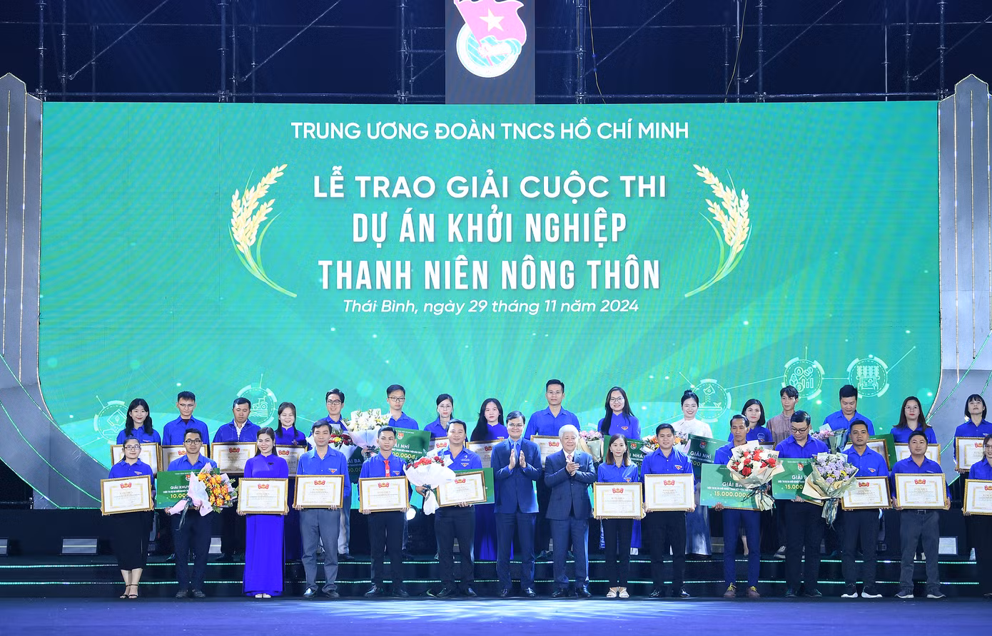Tại chương trình, T.Ư Đoàn trao giải cho Cuộc thi 'Dự án khởi nghiệp thanh niên nông thôn' năm 2024. Tại chương trình, T.Ư Đoàn trao giải cho Cuộc thi 'Dự án khởi nghiệp thanh niên nông thôn' năm 2024.