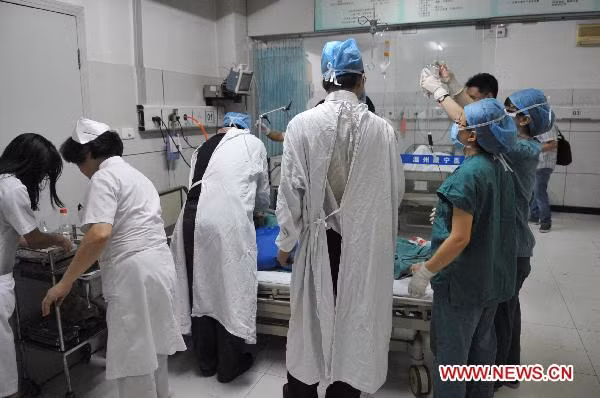Các nạn nhân nhanh chóng được đưa đi cấp cứu