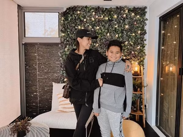 Shan và mẹ. Ảnh: Instagram.
