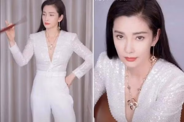 Lý Băng Băng trong trang phục khiến cô bị một cư dân mạng đi báo cáo là "ăn mặc thiếu vải". Ảnh: Douyin. Lý Băng Băng trong trang phục khiến cô bị một cư dân mạng đi báo cáo là "ăn mặc thiếu vải". Ảnh: Douyin.
