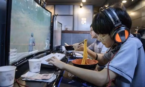 Hàn Quốc áp dụng "Luật Lọ Lem" để ngăn chặn tình trạng "nghiện game" và thiếu ngủ ở người chưa trưởng thành. Ảnh: Ed JONES/ AFP via Getty Images. Hàn Quốc áp dụng "Luật Lọ Lem" để ngăn chặn tình trạng "nghiện game" và thiếu ngủ ở người chưa trưởng thành. Ảnh: Ed JONES/ AFP via Getty Images.