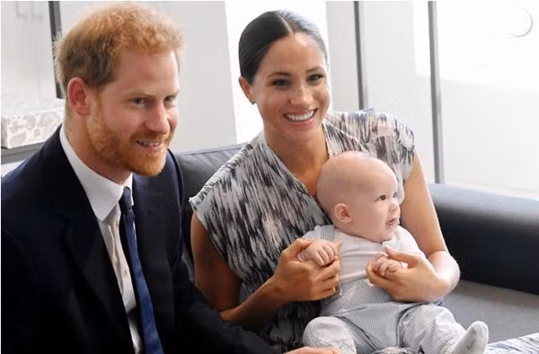 Có những thông tin rất khác nhau về tước vị của cậu bé Archie. Ảnh: Getty.