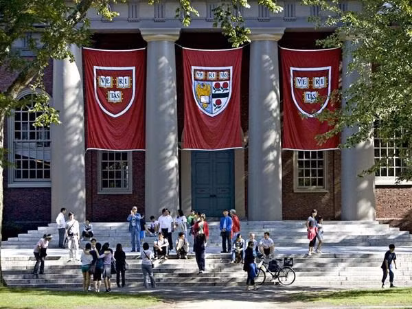 ĐH Harvard. Ảnh: Bloomberg.