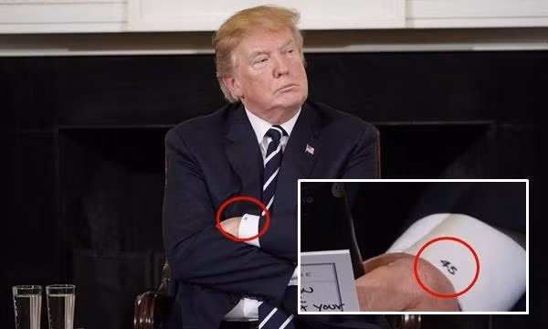 Ông Trump coi con số 45 là biểu tượng của mình, ông từng mặc áo sơ mi có số 45 ở tay áo. Ảnh: Getty Images.