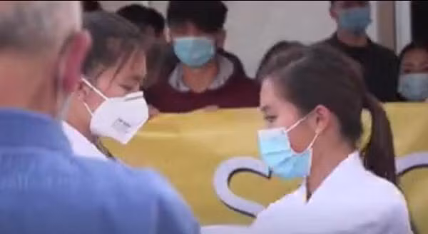 Các cô gái gốc Á đang tập võ để tự vệ. Ảnh: Yahoo. Các cô gái gốc Á đang tập võ để tự vệ. Ảnh: Yahoo.