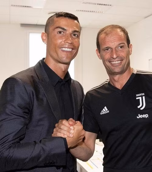 Ronaldo và HLV Allegri. Ảnh: CR7 Timeline.