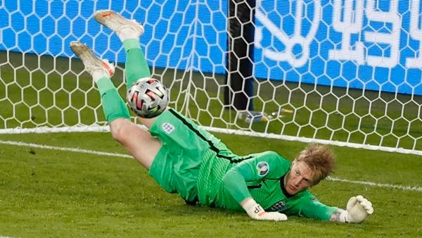 Pickford chơi cũng rất xuất sắc trong trận chung kết, anh được trang Sky Sports chấm 8 điểm. Ảnh: Sky Sports.