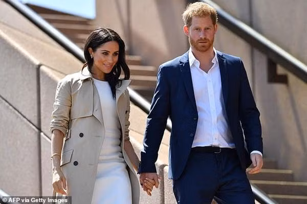 Ông Thomas nói rằng Harry và Meghan giống nhau ở điểm đều xa lánh gia đình. Ảnh: AFP/ Getty. Ông Thomas nói rằng Harry và Meghan giống nhau ở điểm đều xa lánh gia đình. Ảnh: AFP/ Getty.