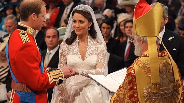 Hơn 10 năm trước, William - Kate đã kết hôn cũng ở Tu viện Westminster. Ảnh: AFP.