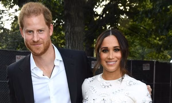Nữ hoàng không nhắc đến tên Harry - Meghan. Ảnh: Getty.