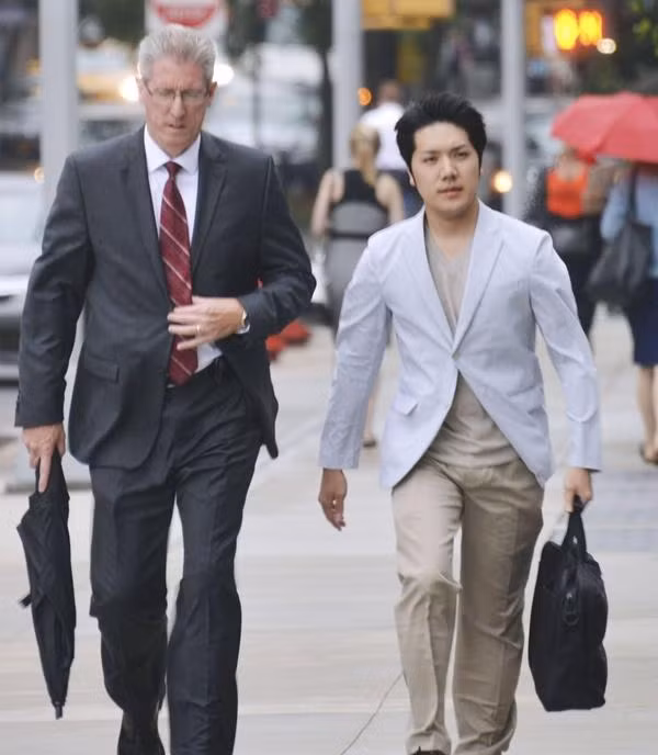 Anh Komuro (phải) trong thời gian ở New York. Ảnh: Kyodo. Anh Komuro (phải) trong thời gian ở New York. Ảnh: Kyodo.